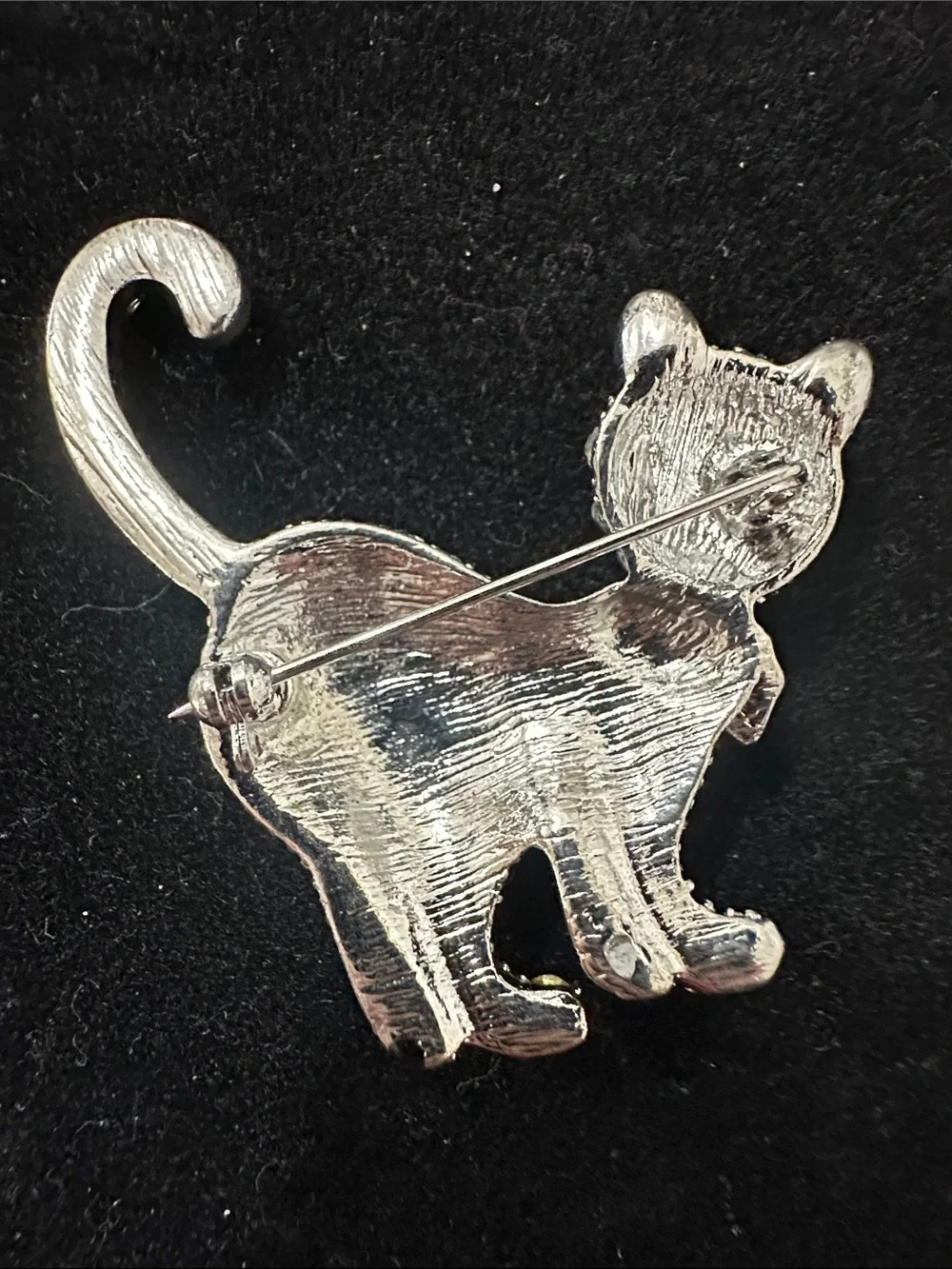 389 - Crystal Cat Brooch - Silver tone with Blue Eyes